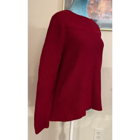 Deep red sweater with button accents on left shoulder - Picture 2 of 6
